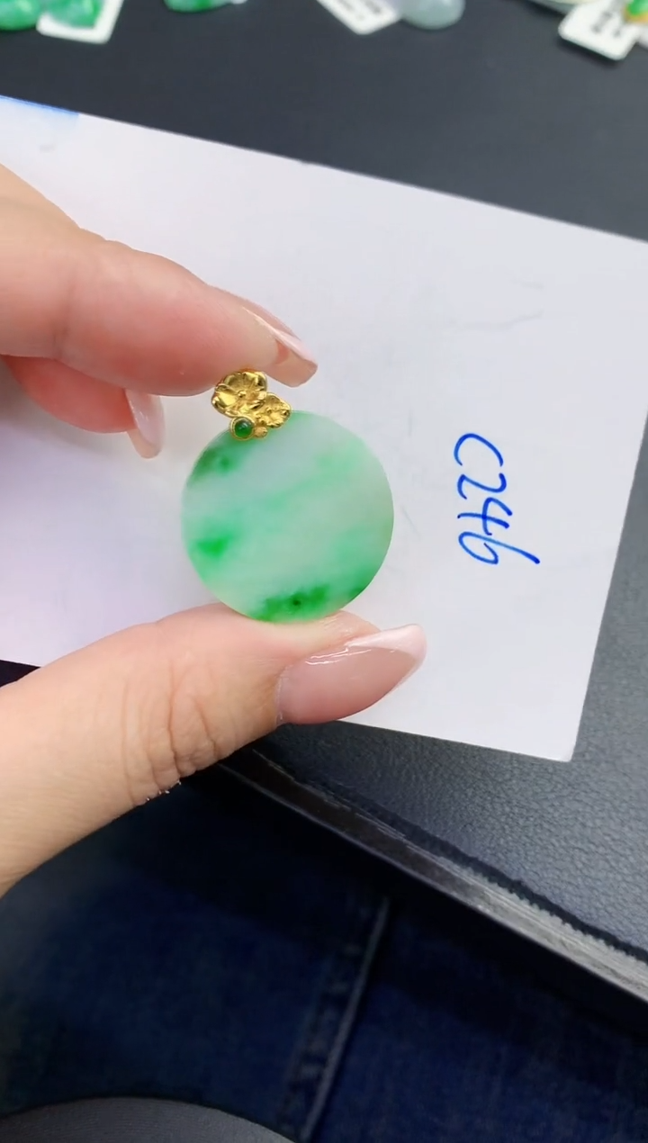 翡翠未镶嵌颈饰缅甸天然翡翠A货