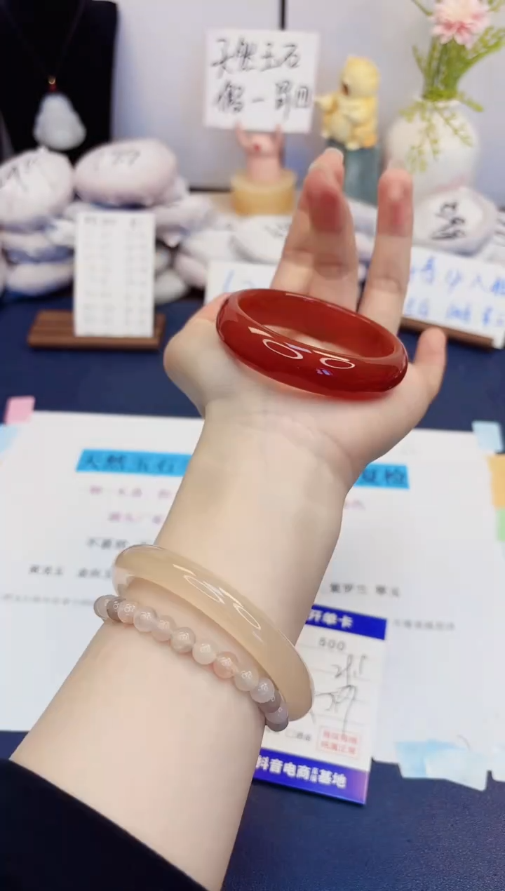 【闪购商品】石英质玉手镯未镶嵌500-玛瑙-圈口55