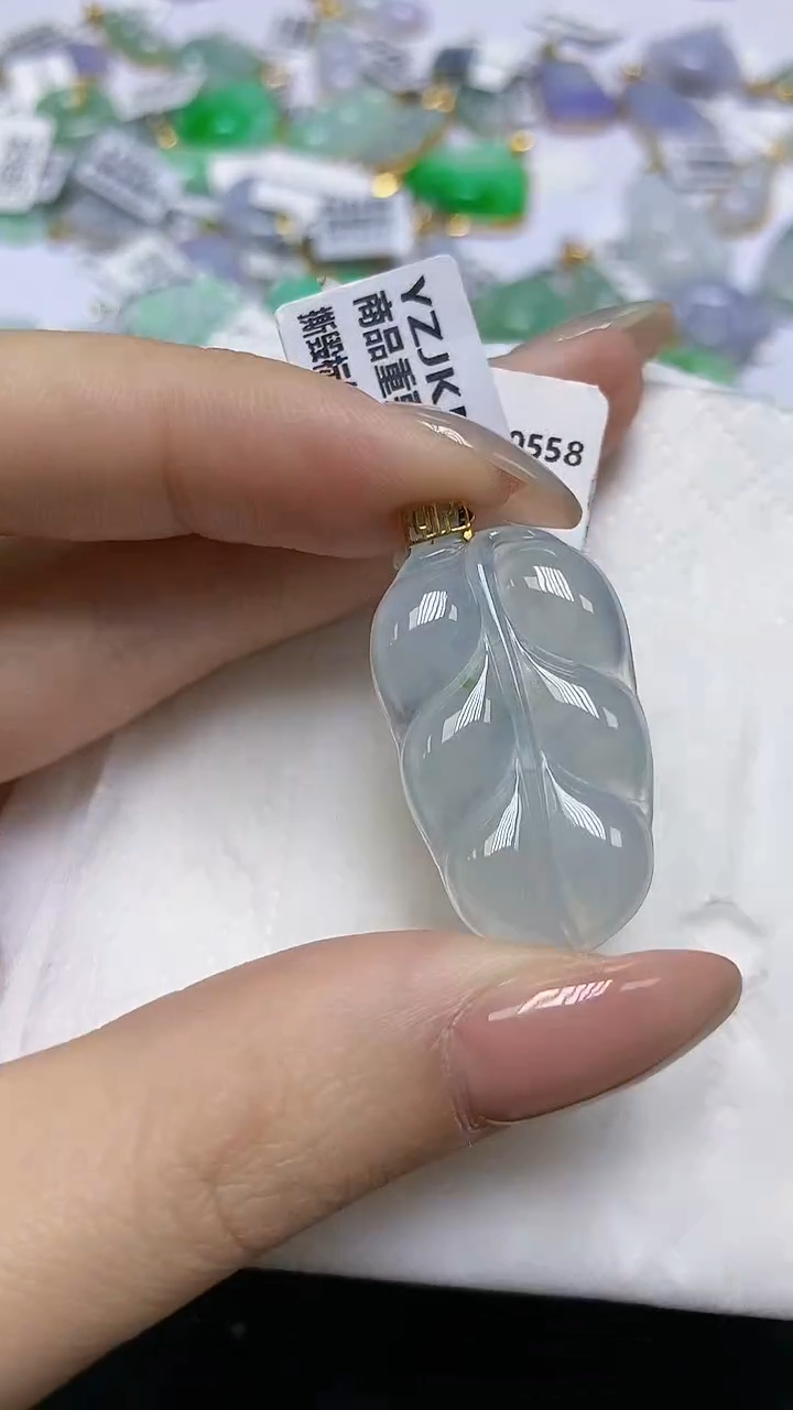 翡翠18K金镶嵌颈饰天然缅甸A货翡翠