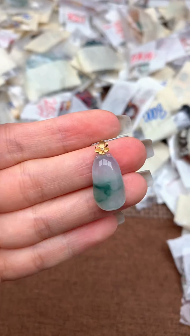 18K金镶嵌挂件翡翠—