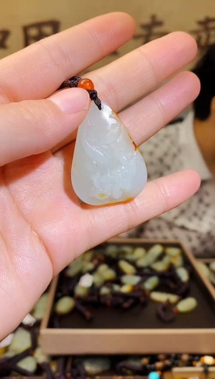和田玉未镶嵌颈饰1