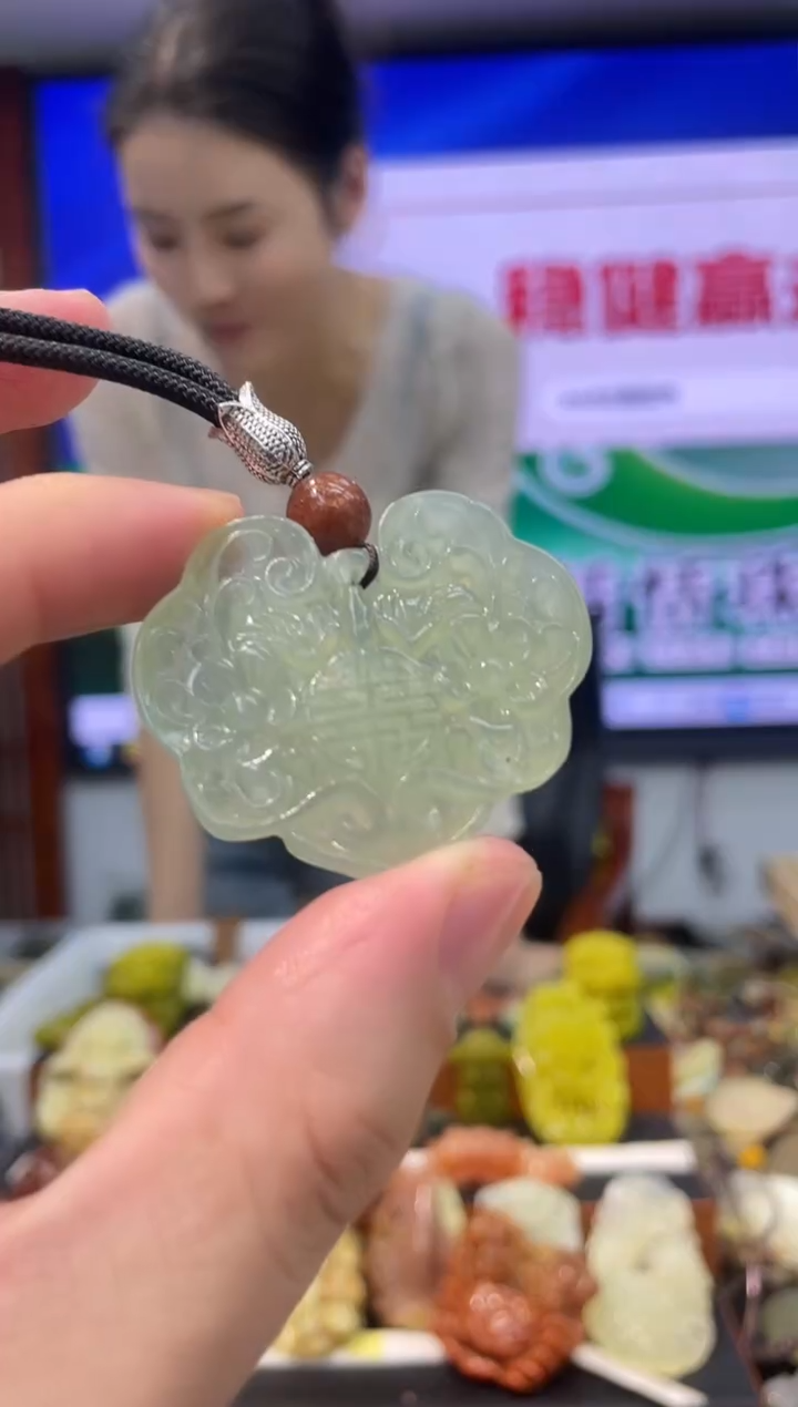 【闪购商品】蛇纹石玉吊坠未镶嵌·