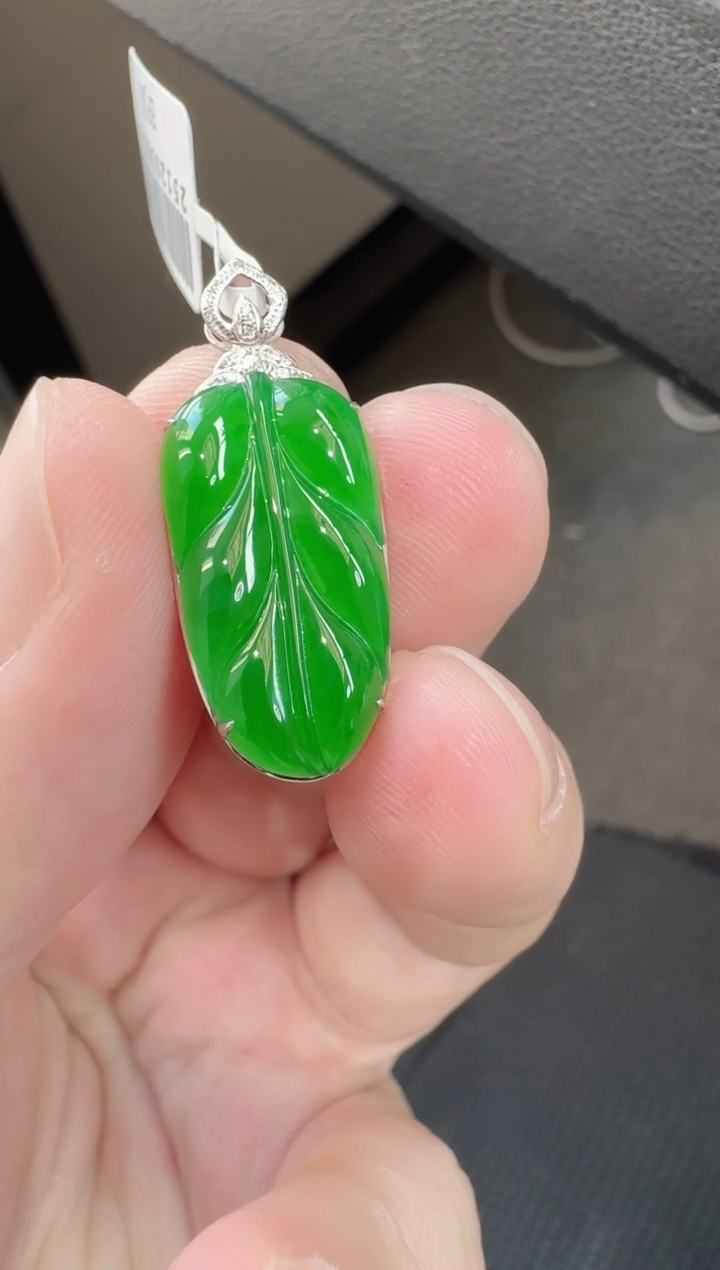 颈饰18K金镶嵌翡翠寄售回流，不退不换