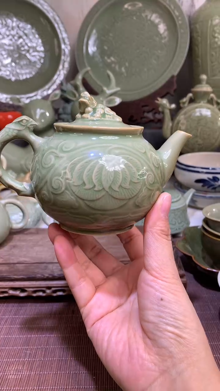 耀州窑青瓷刻花三王壶300CC一只