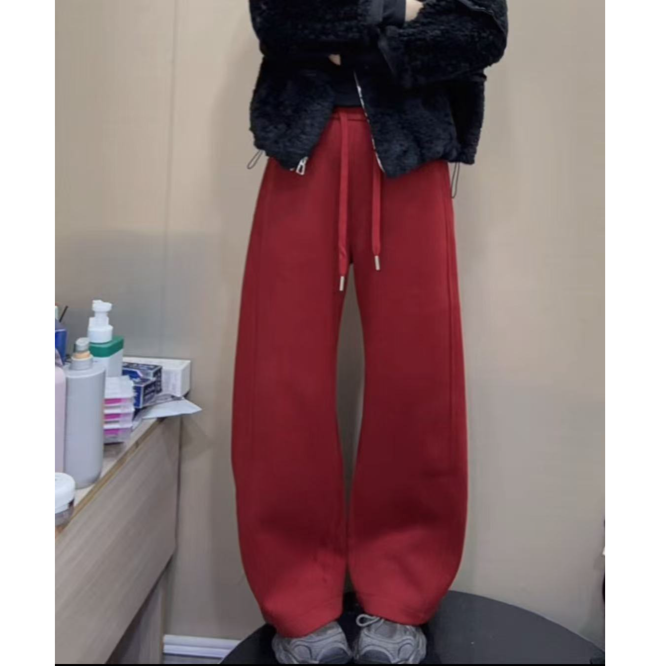 玲家精选5239款号圣诞红休闲弯刀裤
