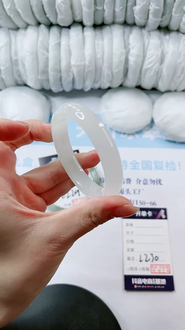 【闪购商品】石英质玉手镯未镶嵌多样性发货L230