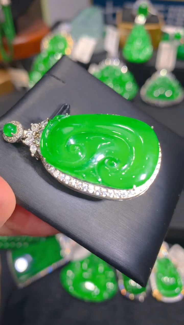 【闪购商品】翡翠颈饰银S925镶嵌72一季