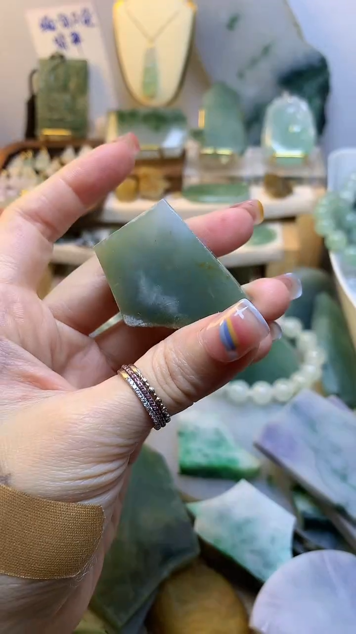 未镶嵌挂件翡翠缅甸A货翡翠,没有运费险,有纹有裂