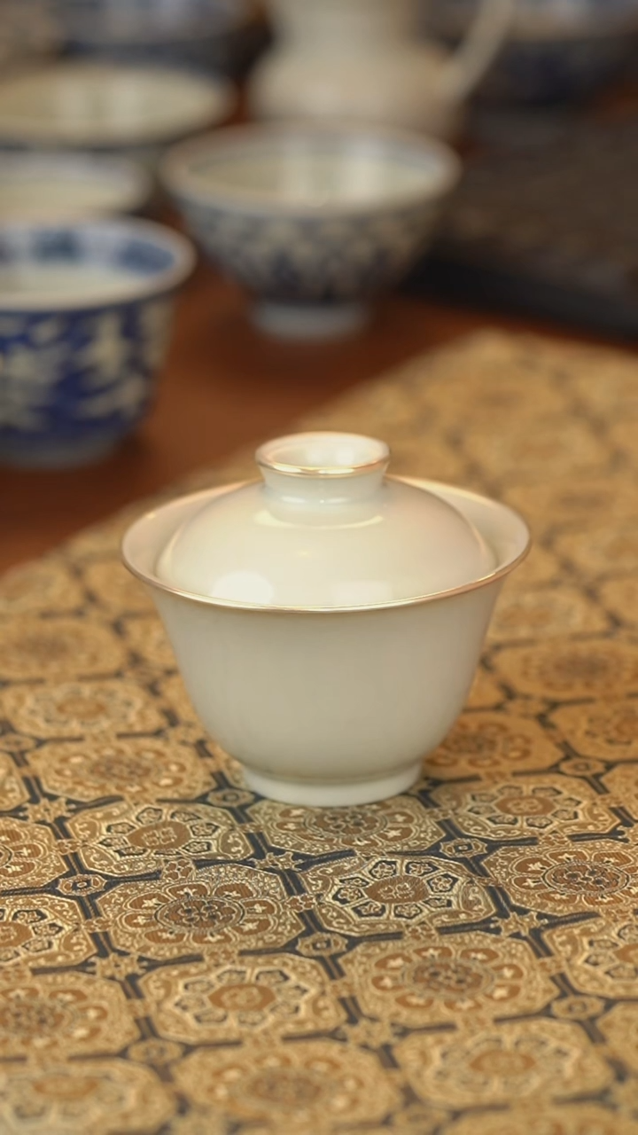 盖碗舜瓷包银撇口盖碗