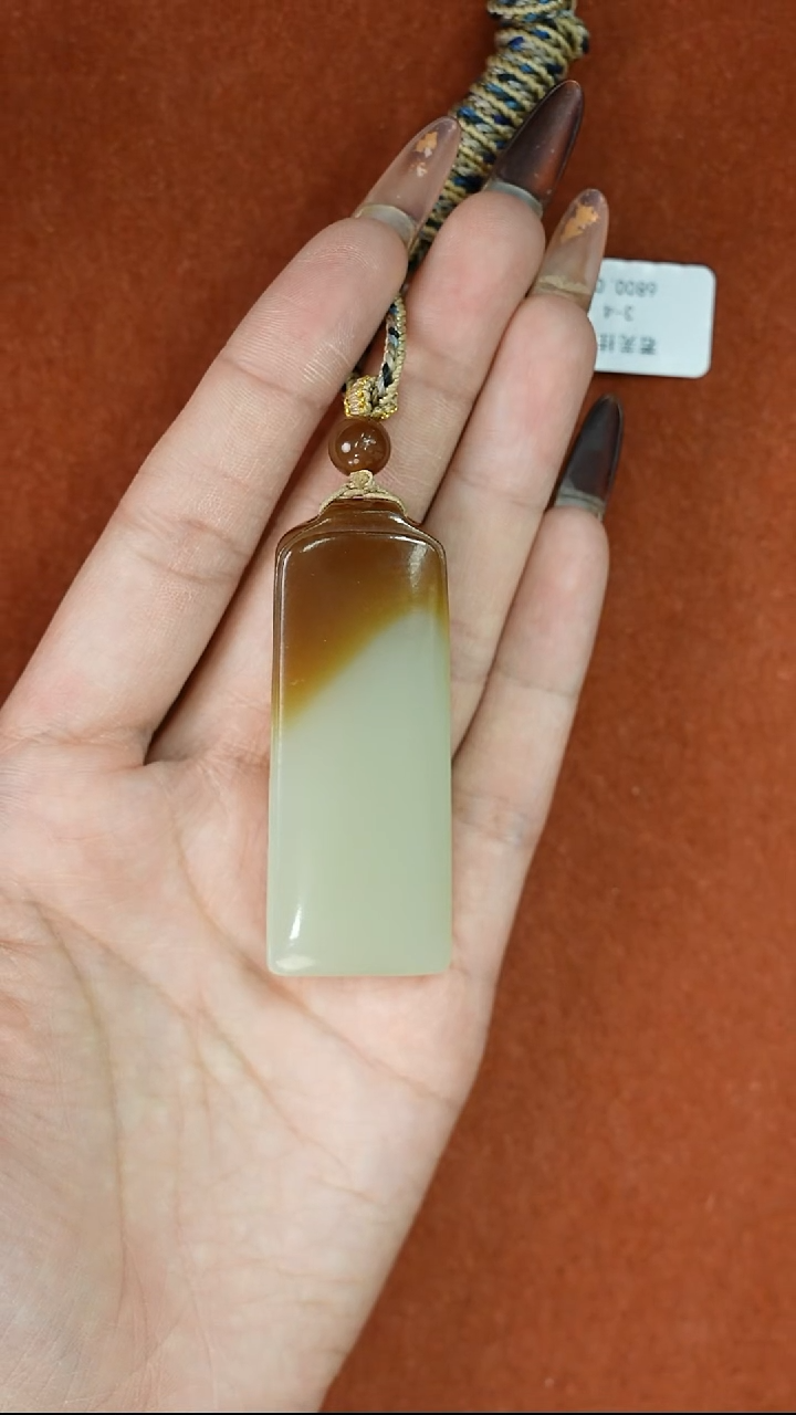 吊坠(赠链)未镶嵌和田玉若羌微色差