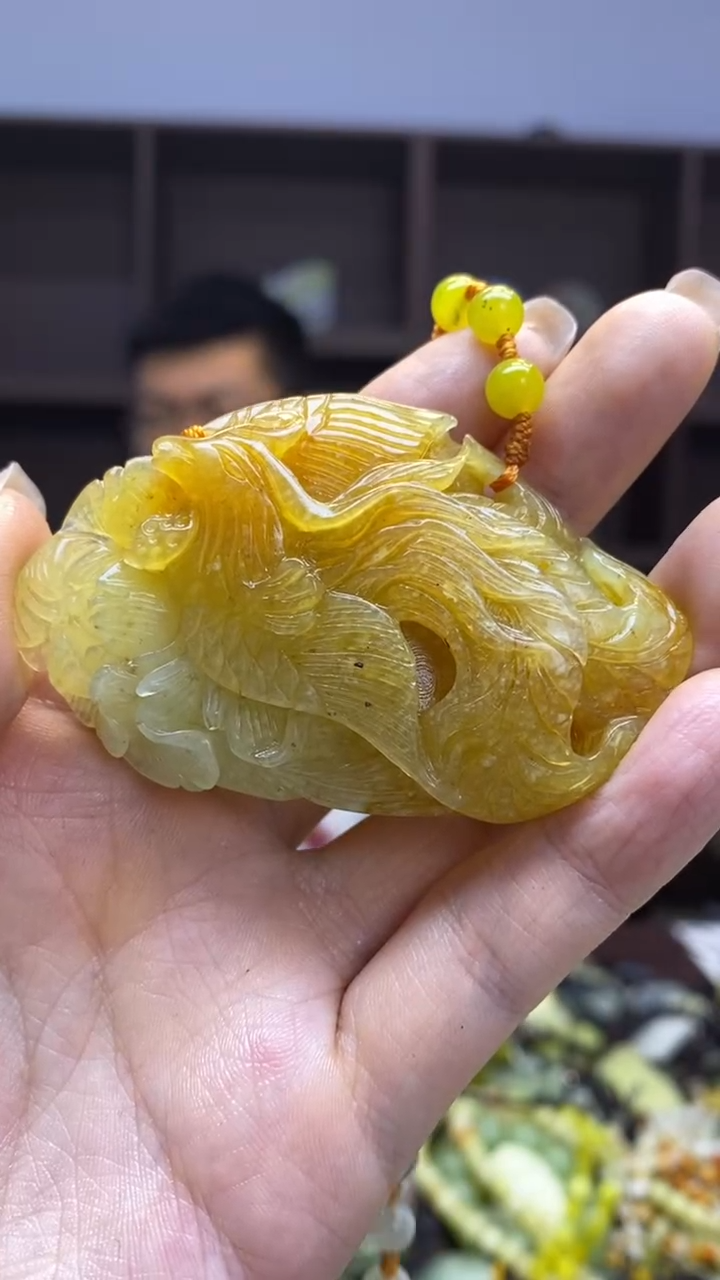 未镶嵌岫玉挂件  