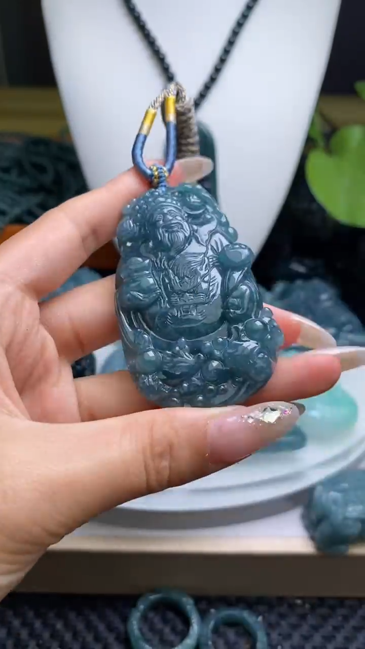 【闪购商品】翡翠未镶嵌颈饰         