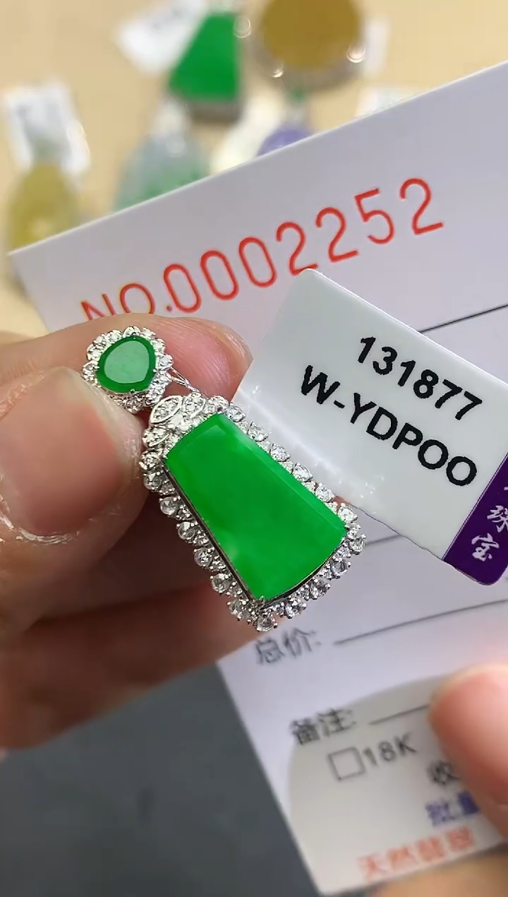 【闪购商品】翡翠吊坠(不含链)18K金镶嵌2252