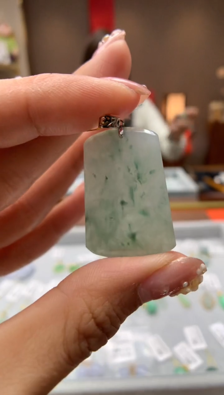 【闪购商品】翡翠颈饰18K金镶嵌无事牌