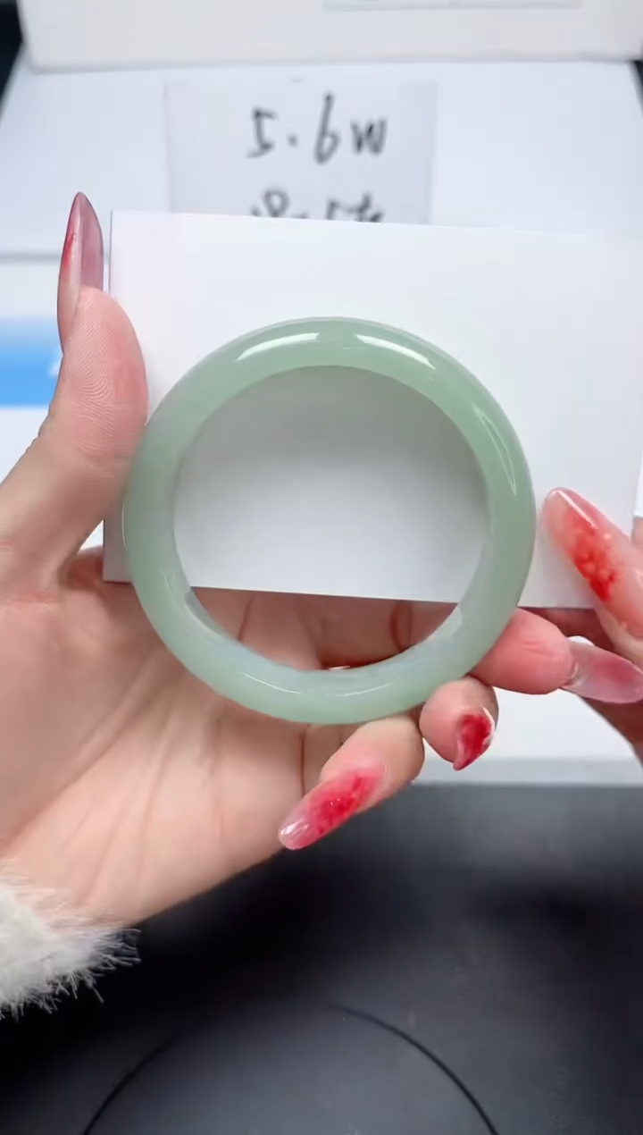 【闪购商品】石英质玉手镯未镶嵌184/54