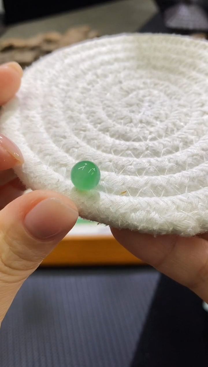 未镶嵌挂件翡翠单珠绿色8.5MM