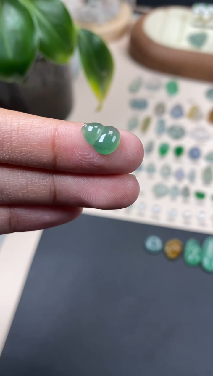 【闪购商品】翡翠颈饰未镶嵌翡翠冰绿葫芦