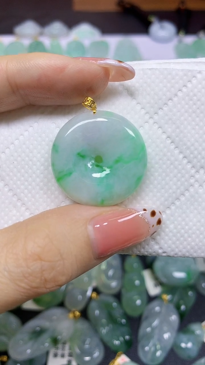 颈饰18K金镶嵌翡翠天然翡翠A货