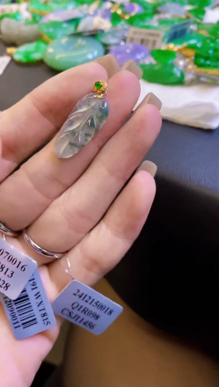 【闪购商品】翡翠颈饰18K金镶嵌叶子