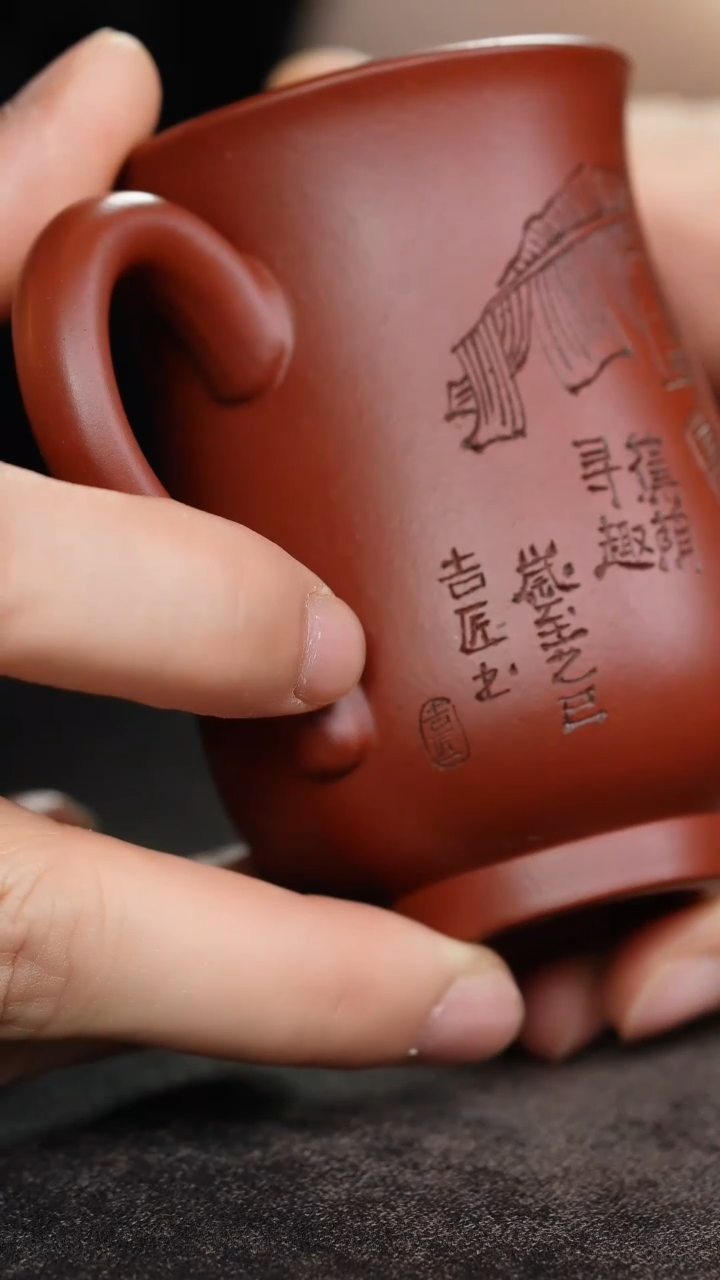 朱泥大红袍刻绘蕉荫寻趣紫砂杯
