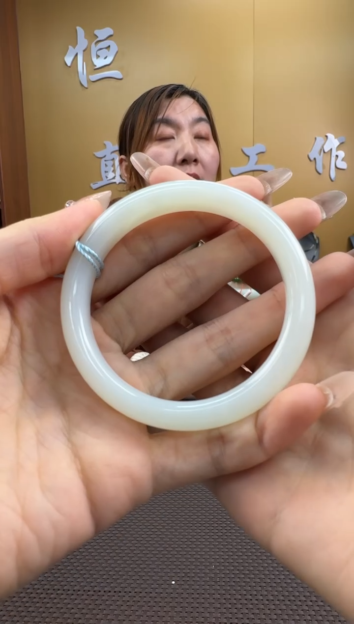【闪购商品】和田玉手镯未镶嵌55