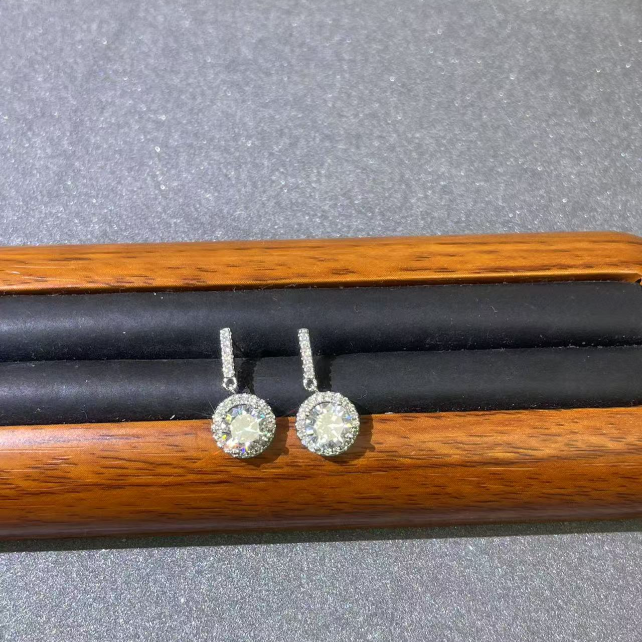  s6803白色满镶花花耳钉多样发