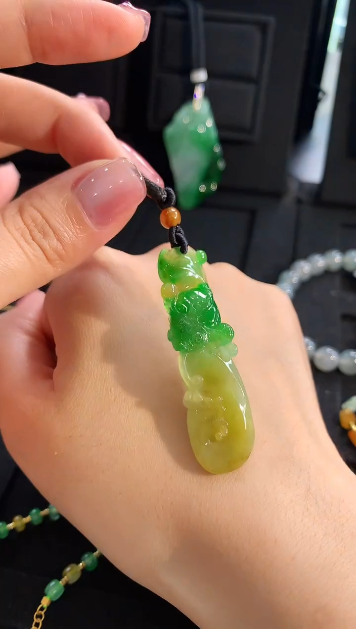 【闪购商品】翡翠颈饰未镶嵌吊坠