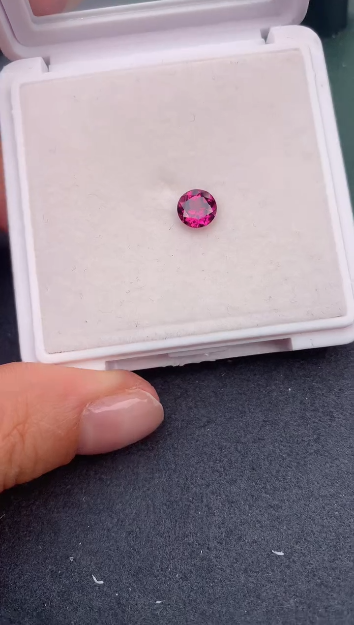 【闪购商品】石榴石裸石未镶嵌1ct镁铝榴石