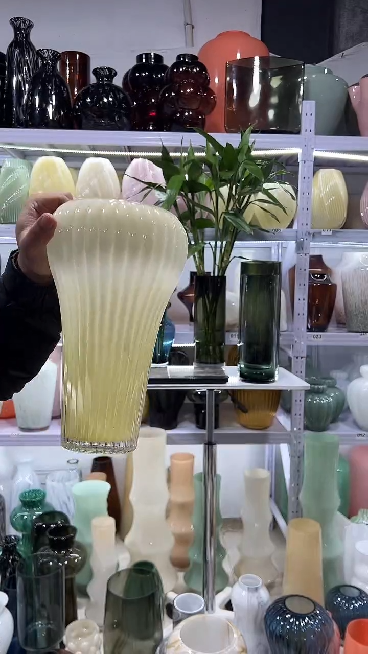 黄色花瓶微瑕介意勿拍