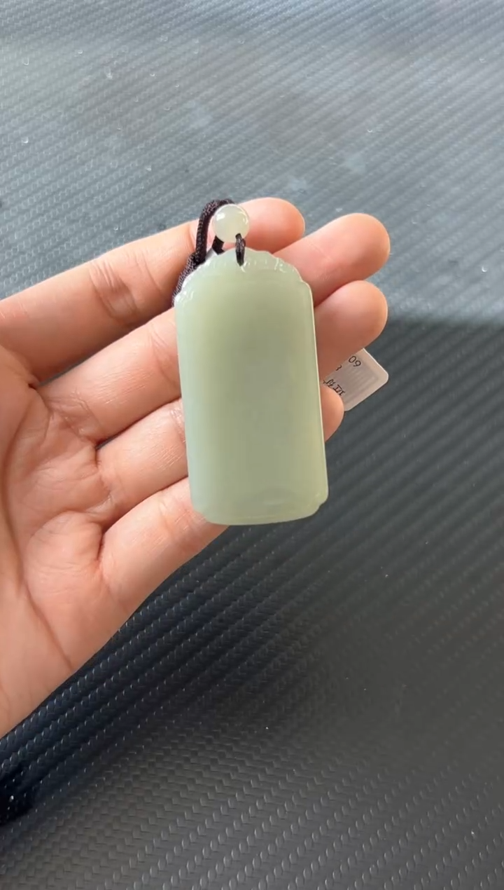 吊坠(赠链)未镶嵌和田玉且末微色差近矿 jm 