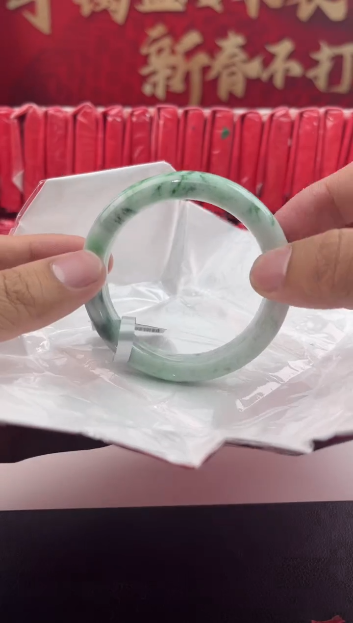 【闪购商品】翡翠手镯未镶嵌10翡翠手镯（微瑕）
