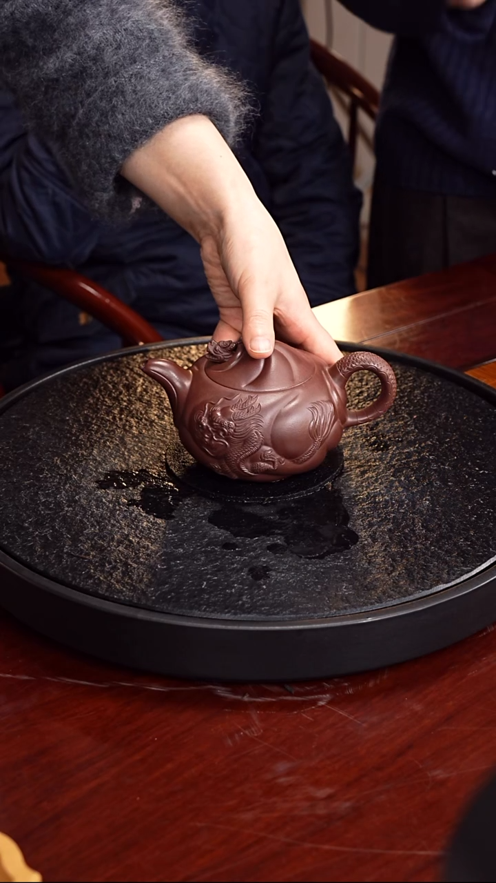 茶壶紫砂丁雪英  鱼化龙93  紫泥 420毫升 配瓷器套组