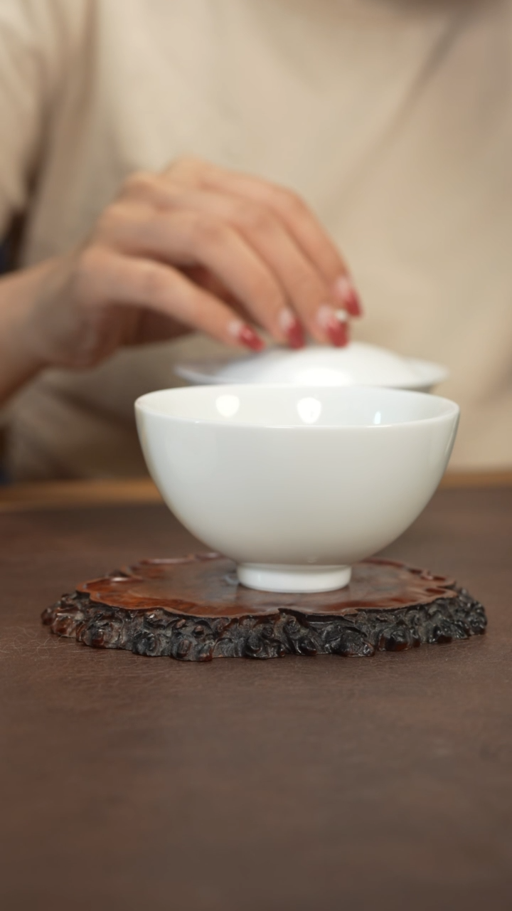 景德镇白胎大鸡心杯