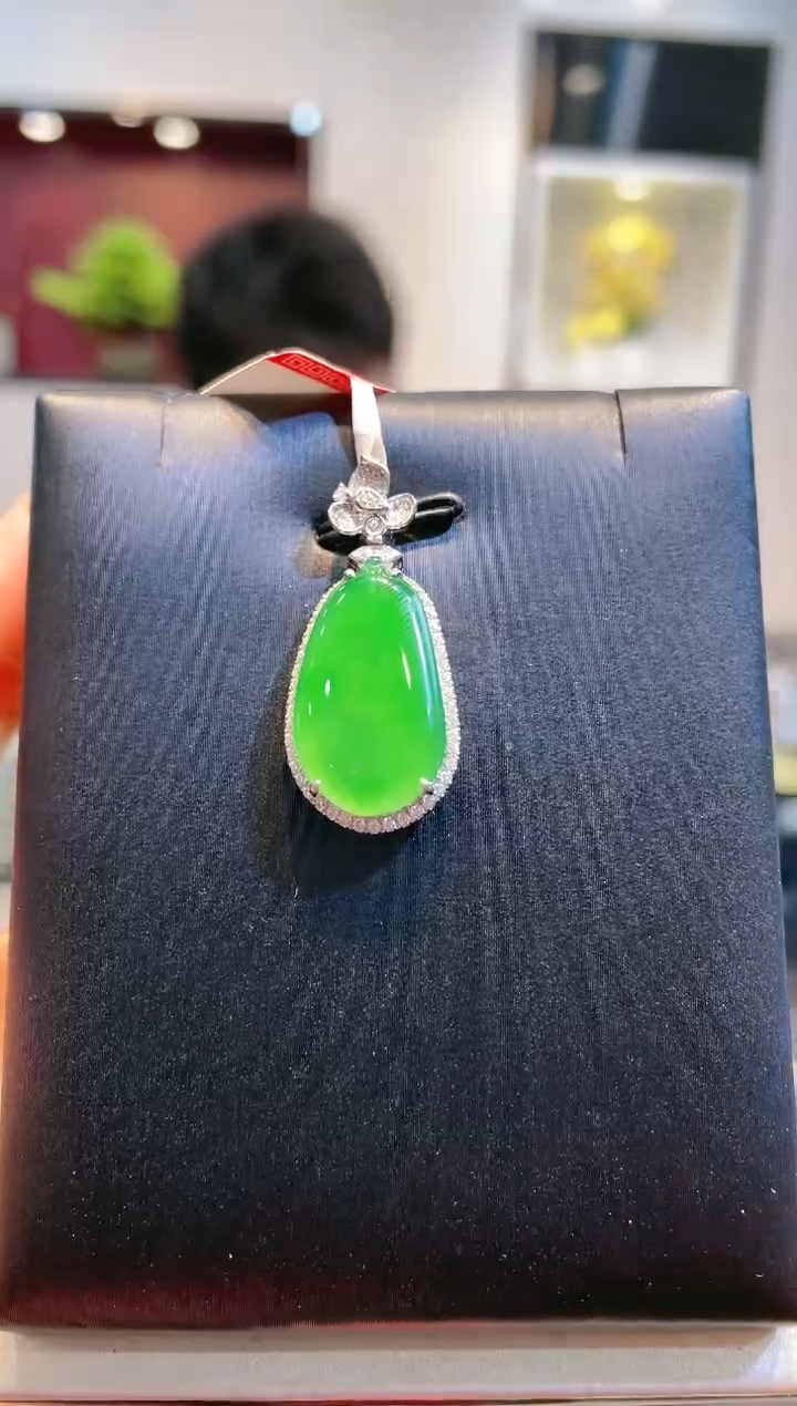 【闪购商品】翡翠颈饰18K金镶嵌A44天然A货翡翠吊坠
