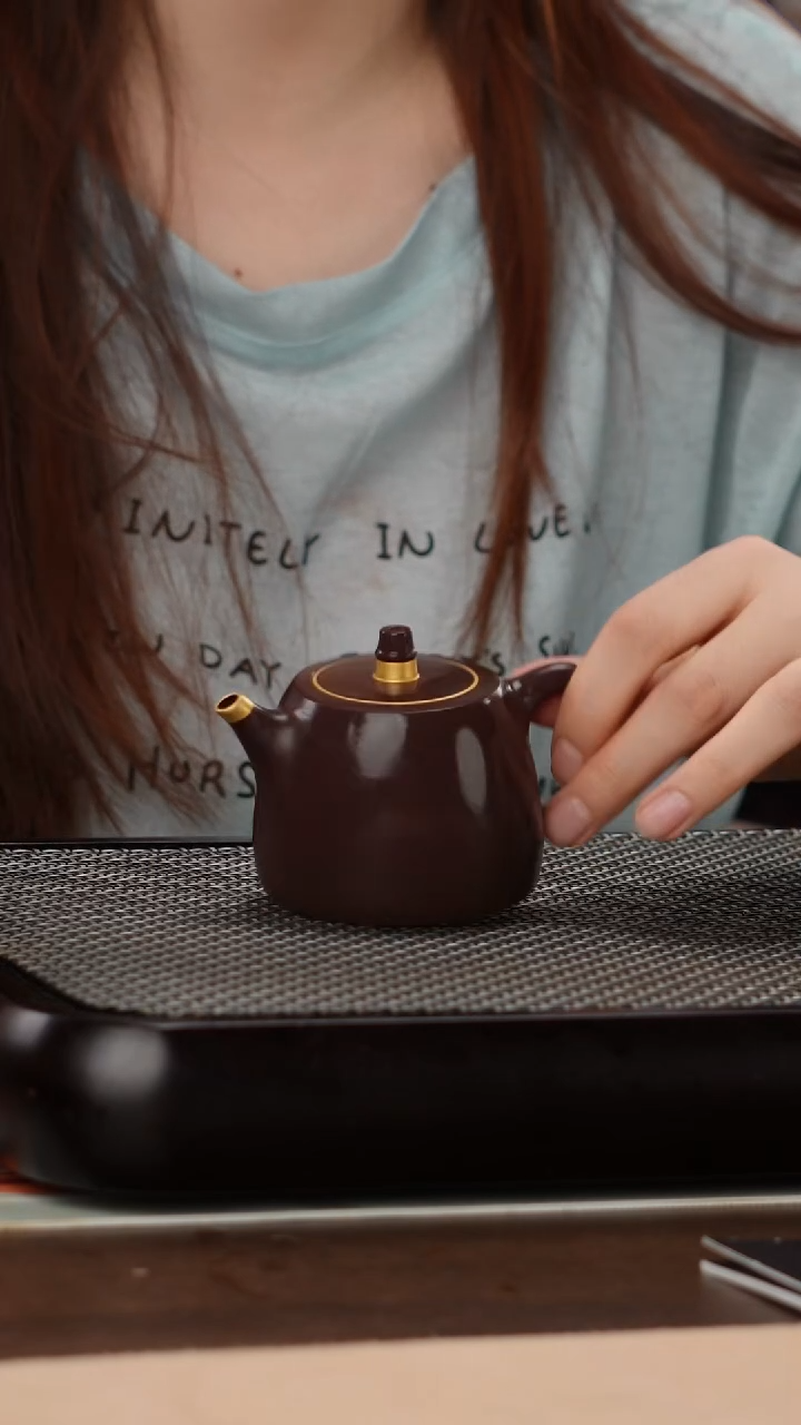 茶壶紫砂四号井茄皮紫泥描金汉铎150cc