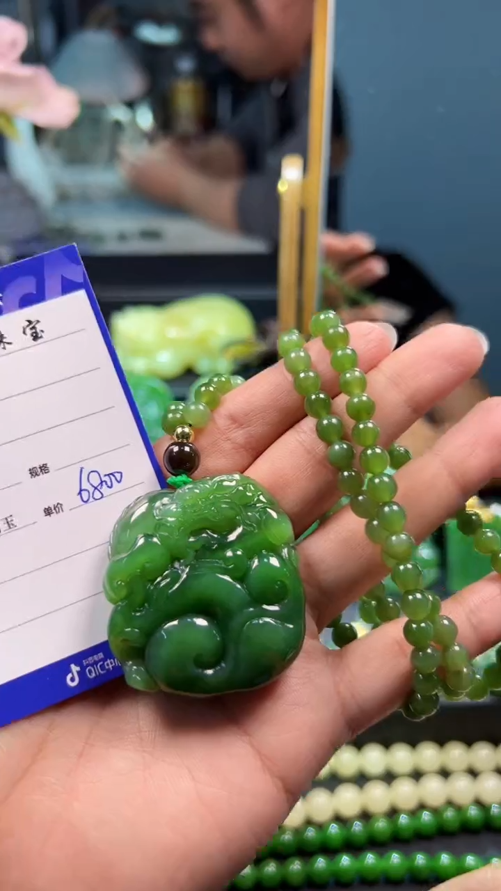 和田玉（碧玉）未镶嵌颈饰1