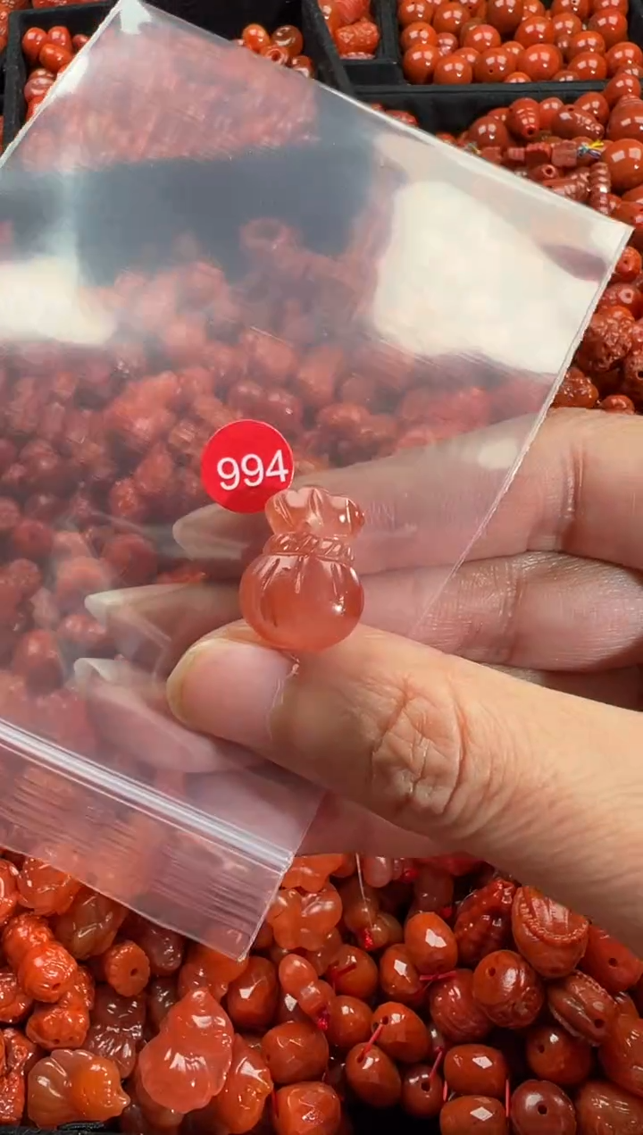 颈饰未镶嵌南红玛瑙1