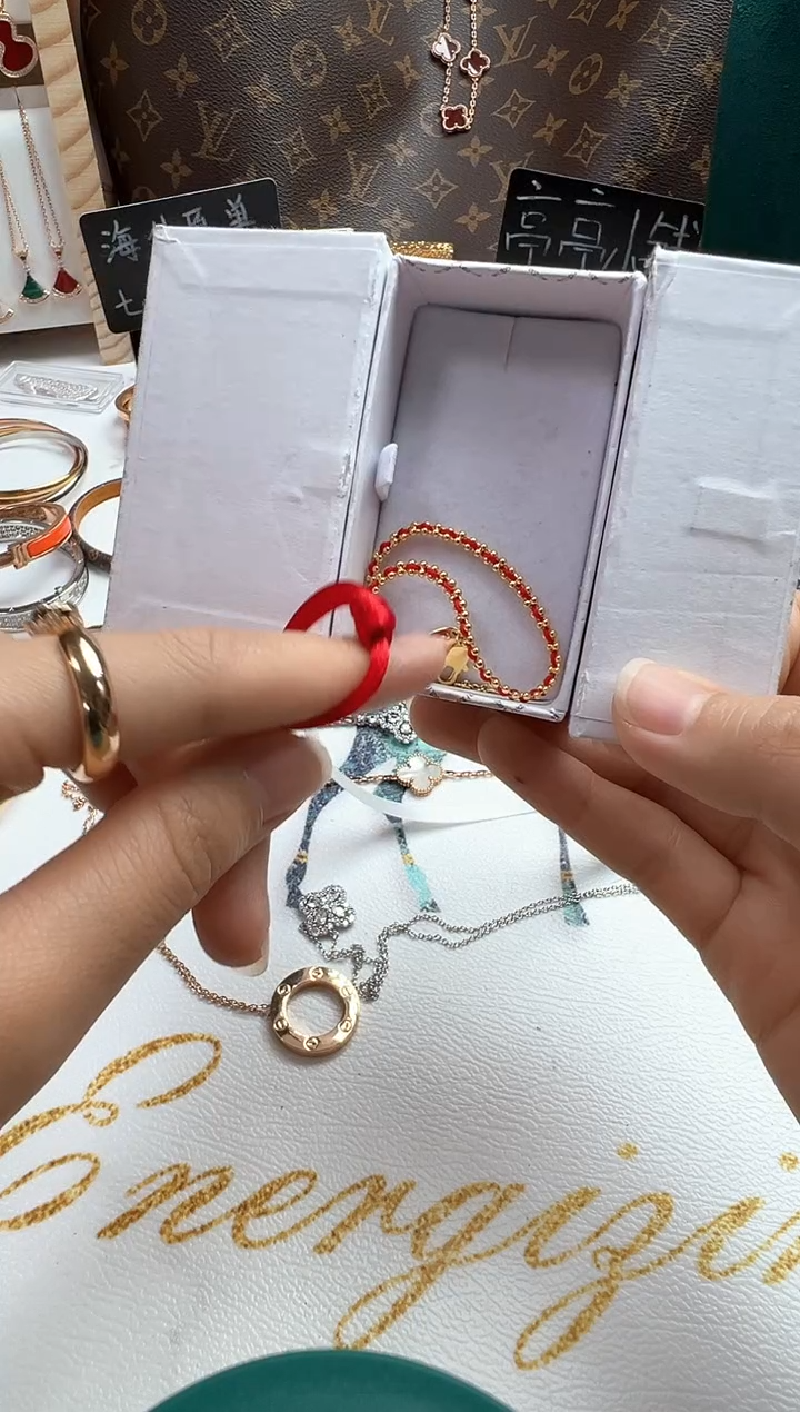 瓷片彧贤聚宝阁彧贤聚宝阁