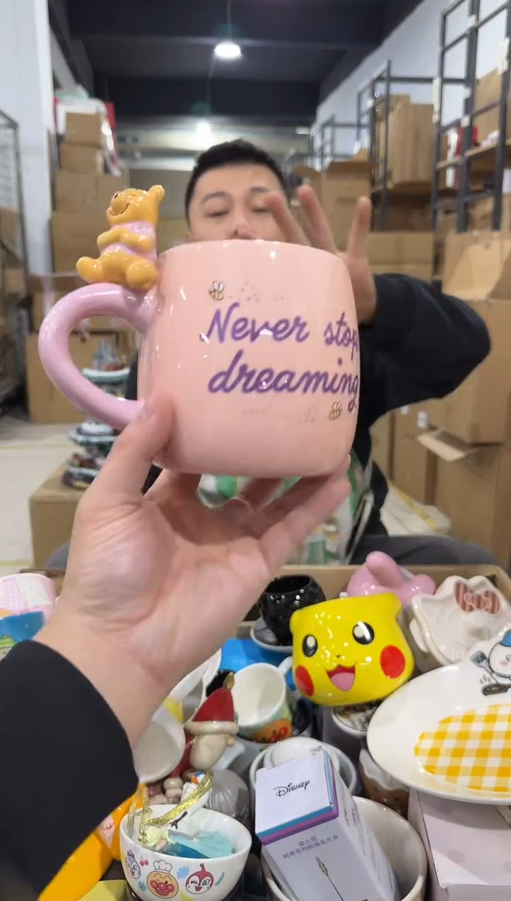 瓷片粉色维尼水杯