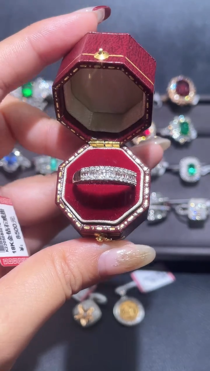 【闪购商品】钻石戒指/指环18K金镶嵌钻石戒指