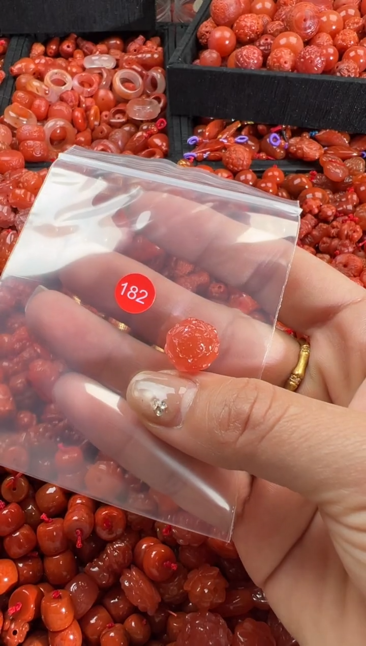 【闪购商品】南红玛瑙颈饰未镶嵌1