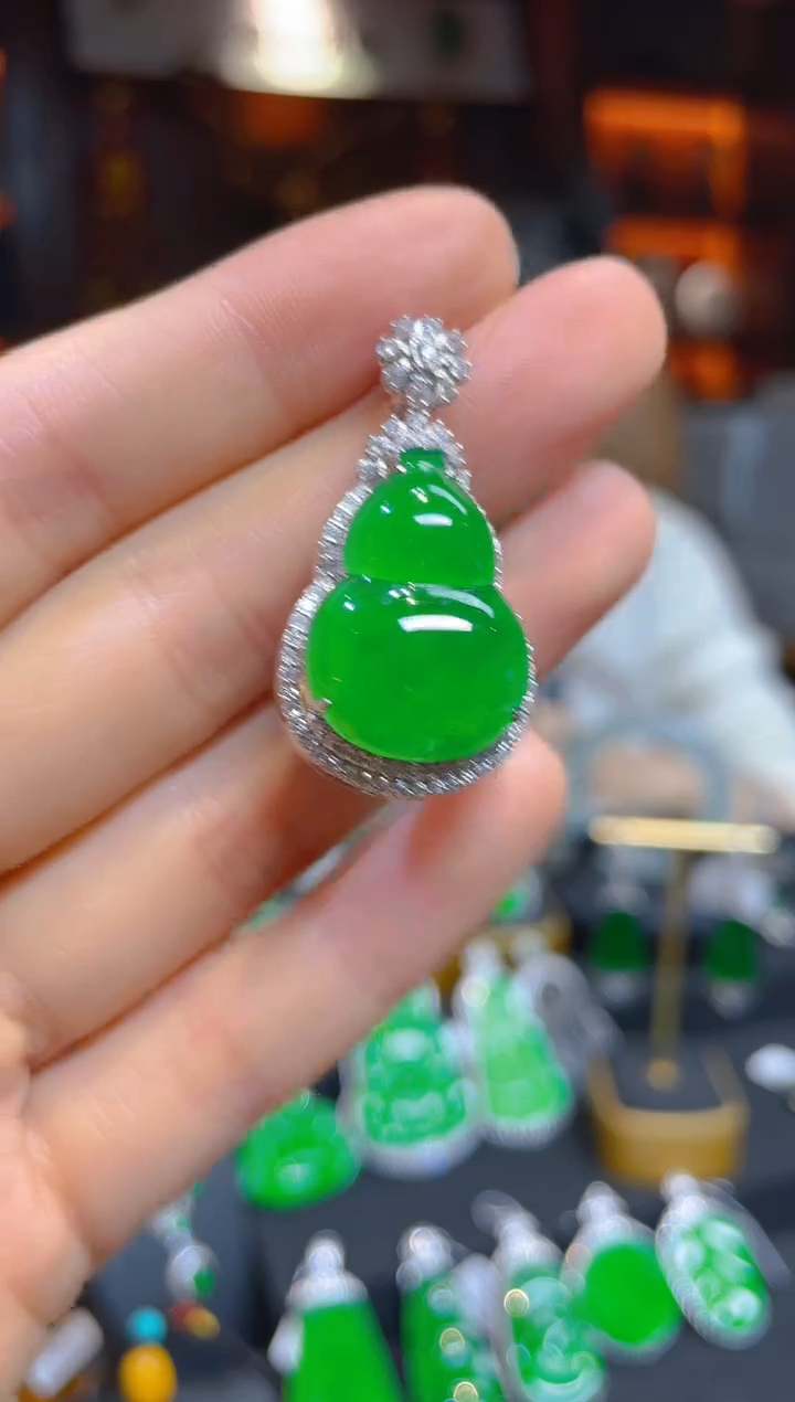 【闪购商品】翡翠颈饰18K金镶嵌119232天然A货翡翠葫芦吊坠