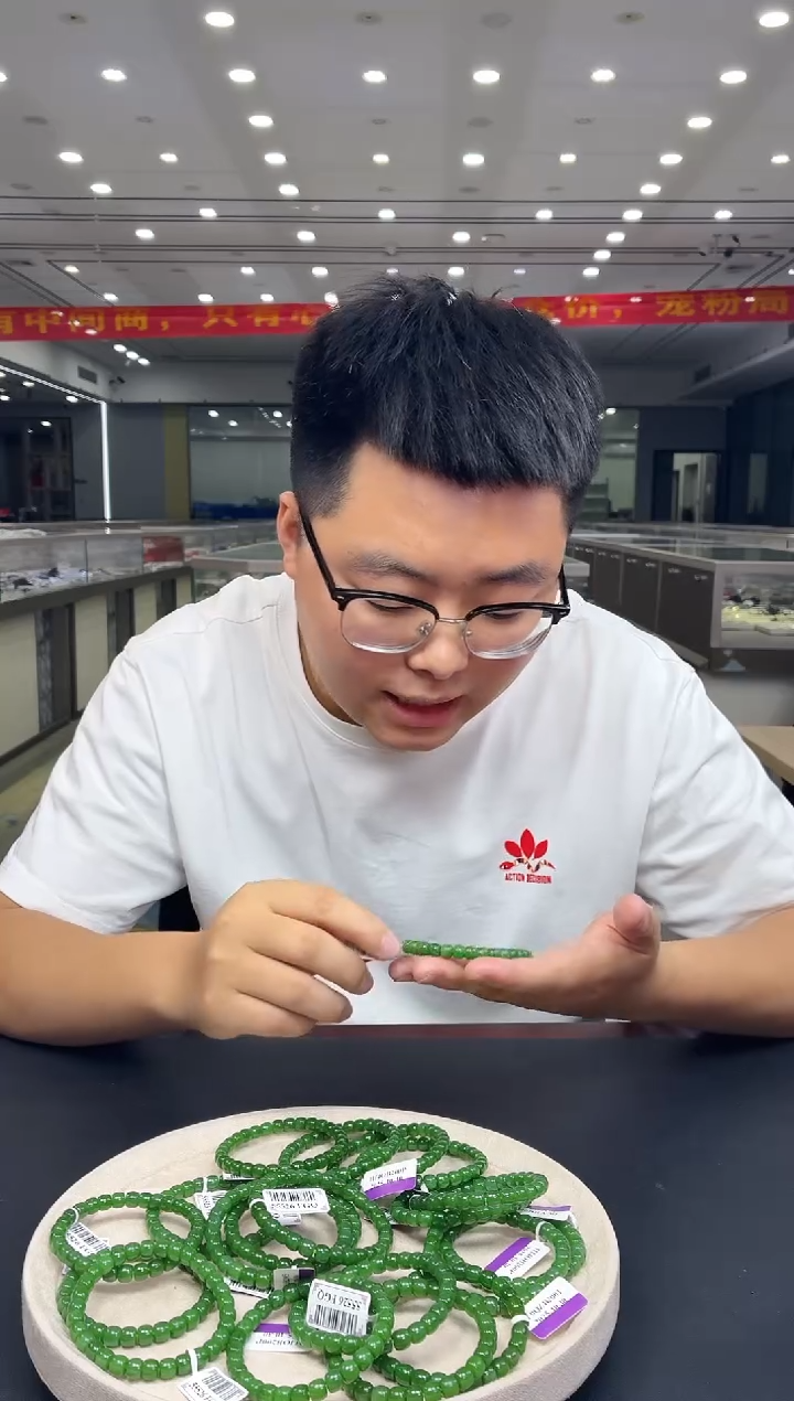 定制和田玉富***?天然和田玉（拍一发一)