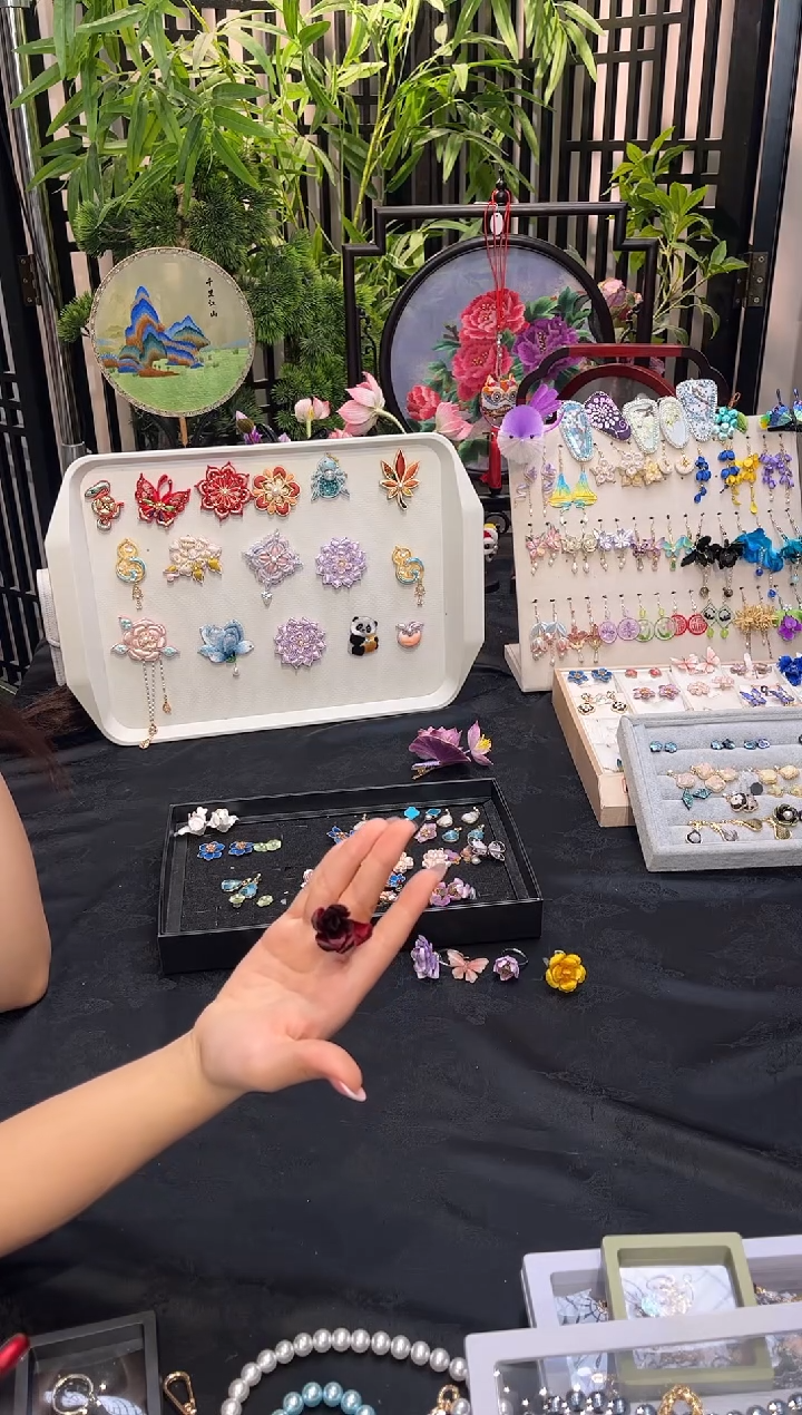 织绣我****！非遗苏绣手工饰品