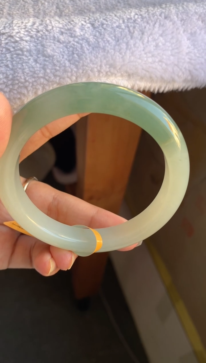 未镶嵌手镯翡翠（冰透胶泥鳅背半山水飘色）13号