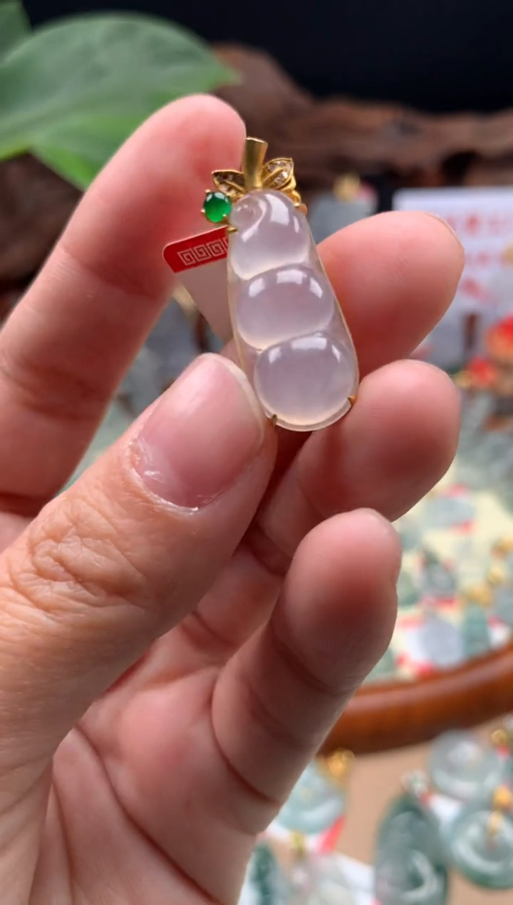 【闪购商品】翡翠颈饰18K金镶嵌豆子