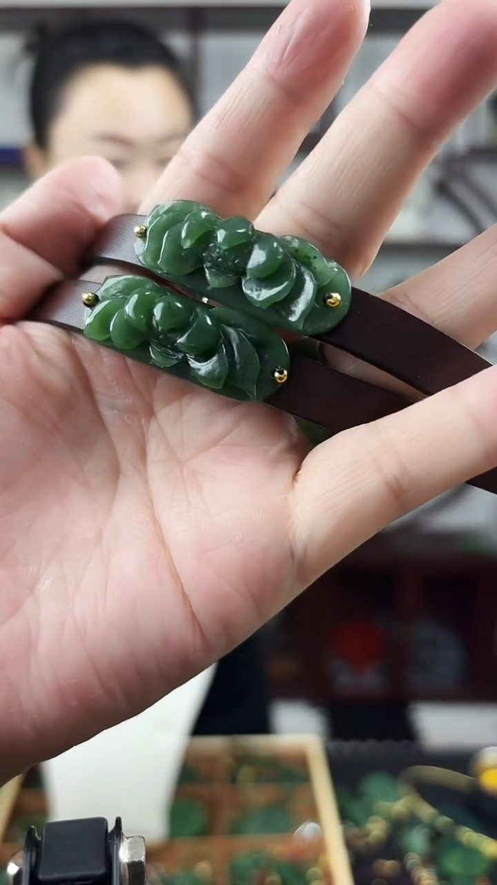 颈饰未镶嵌和田玉荷花随机发