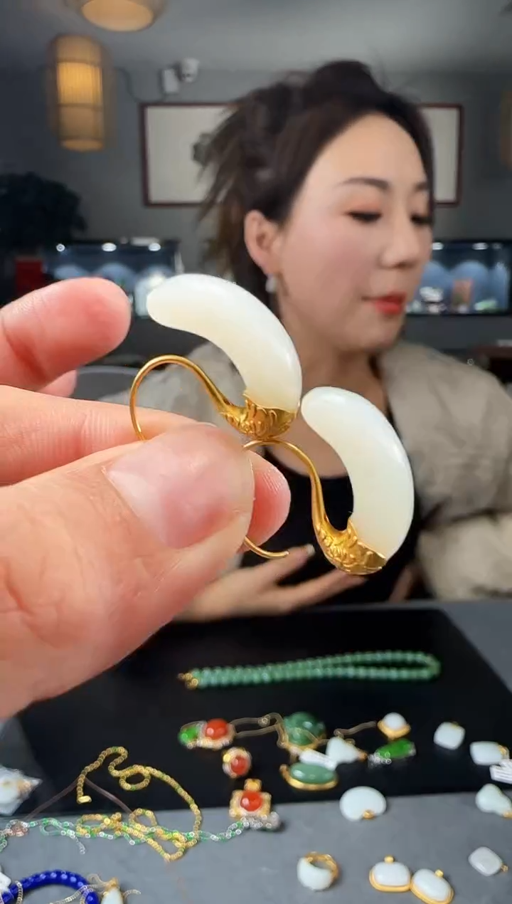 【闪购商品】和田玉耳钉18K金镶嵌1