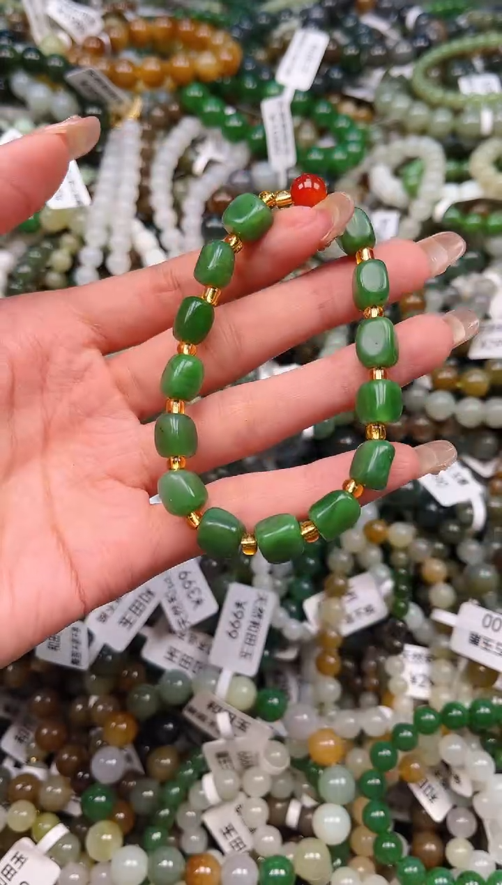 未镶嵌和田玉挂件1