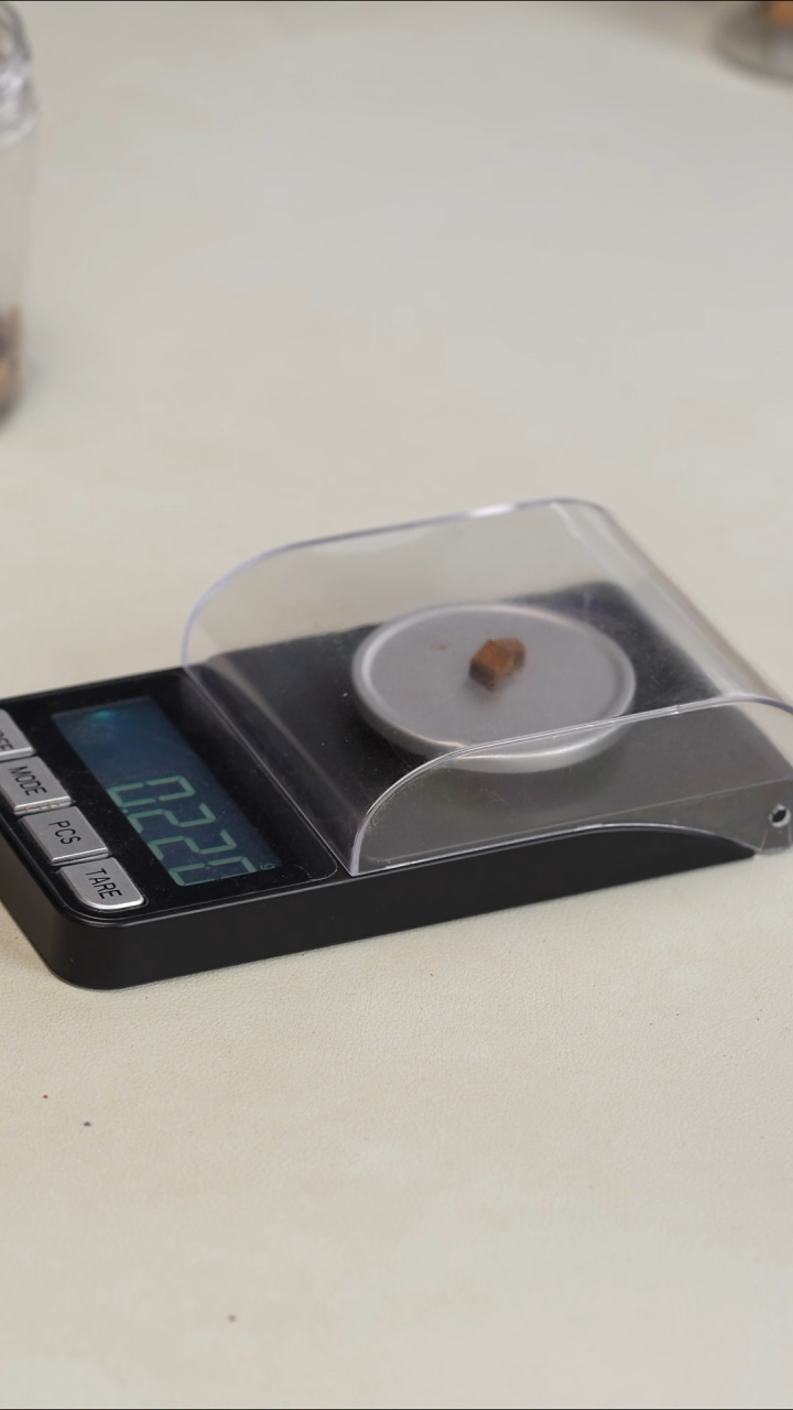 沉香沉香碎屑滨**书越南广义绿棋 0.22g